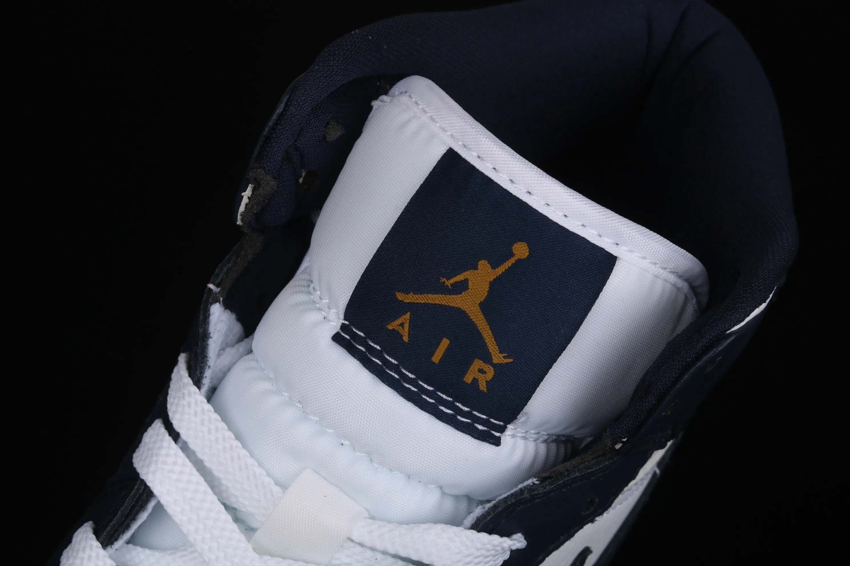 All categories Air Jordan Jordan series basketball shoes Air Jordan 1 Mid Air Jordan 1 Mid AJ1 Joe 1 mid-top series basketball shoes 554725-174
